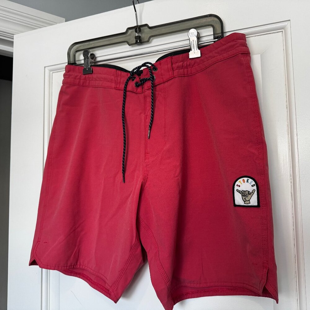VISSLA Mens Size 33 Board Shorts In Salmon